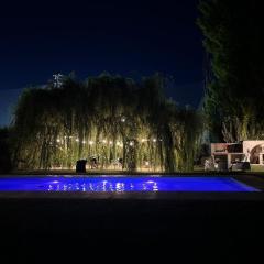 Casa estilo campo con parque y pileta