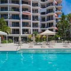 1BR Tropical Escape with Heated Pools Sauna BBQ