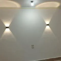 منزل خاص غرفتين 2 حمام صاله مطبخ امريكي جنينه خاصه سلم خارجي رووڤ