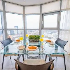 Luxurious PENTHOUSE SUITE with Panoramic Views & FREE Parking in Cardiff City Centre