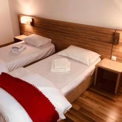 Premier Flat with Parking