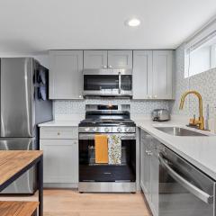 Urban Hideaway - 2BR - Pets OK - Park 2 Cars - Laundry - Fast WIFI - Close to Everything