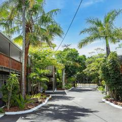 Coconut Palms King One Bedroom Apartment