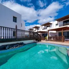 Casa Hibiscus - Shared Pool - Close to Seafront Promenade