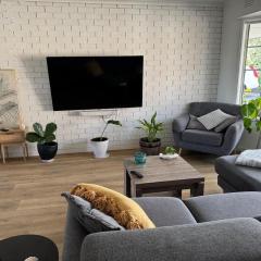 Inner City Cozy Retreat Near Geelong CBD