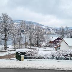 F2* * * 80M DU LAC avec vue+terrasse+proche centre