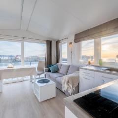 Henningsvær Seaside Top Apartment
