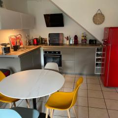 Maison climatisée au centre du village