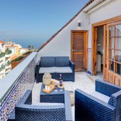 Cozy Retreat with Ocean Views, Private Terrace & Ensuite