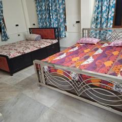 4 Bedroom 3 Bathroom Fully AC Private Flat up to 14 People