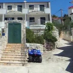 Seaside secluded apartments Drvenik Veliki, Drvenik - 23892