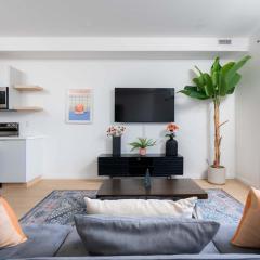 Large Victorian Sleeps 6 by UofT