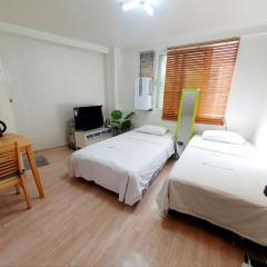 Mangwon Station and Mangwon Traditional Market, studio apartment, entire house 2nd floor