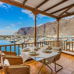 Home2Rest - 2 bedroom, 1st line with ocean views, cliffs, yachts in the port, beach 2 mins on foot