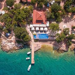 Beautiful Stacaravan In Glavotok