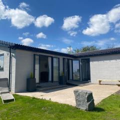 HORSESHOE LUXURY ACCESSIBLE LODGE Sleeps 4 at Fairview Farm in Ravenshead Nottingham near Sherwood Forest ,Dog Friendly Farm Stay