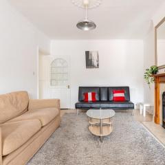 London flat near Wembley, self check in, garden