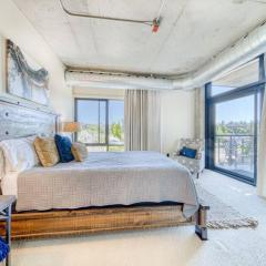 Downtown Condo Above Restaraunts- Free Parking