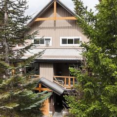 Whistler Village North Retreat - Private Hot tub