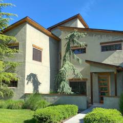 Custom Home Less Than 2 Mi to Downtown Boise