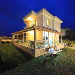 Family Friend Villa Pool 3b 1 Alacati Cesme