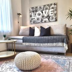 STAYaWHILE Apartment COMFORT nähe Herzzentrum, Bali Therme, Kurpark GOP, free Parking, Netflix, Boxspringbett, neues Duschbad