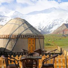 Yurt Glamping Edelweiss Meadow at the foot of Lenin Peak