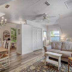 Adorable Dog Friendly Garage Apartment in the Historic District of Old Town