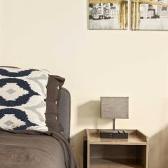 Newark Gem Pearl 3BR, 2BA - Sleeps 8 - Walk to Prudential Center and Newark Penn Station, Near EWR and American Dream Mall, includes WiFi - Laundry - Backyard - Gym