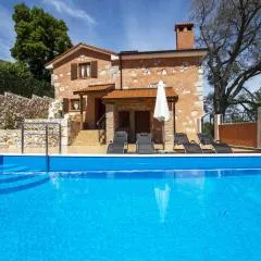 Geräumiges Ferienhaus In Brseč Mit Privatem Pool