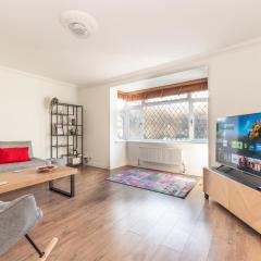 Pass the Keys Bright Spacious 4BR House Elizabeth Line