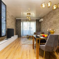 Two-Bedroom Apartments with Free Private Parking and 6min to Center