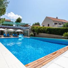 Luxuriöse Ferienwohnung Mit Poolblick