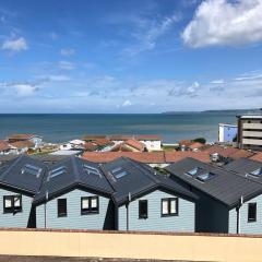 Westward Ho! Oceanview Getaway with Parking