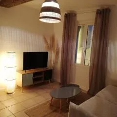 Coquet T2 rénové, proche plages et Hyères, 4 couchages