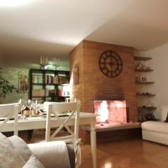 Charming & Bright Apartment with Chimney, Balcony & Workspace near Lake Zurich