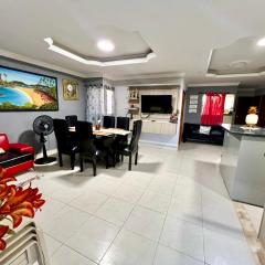 Casa amplia, habitaciones con aire acondicionado