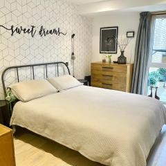 Stylish & Modern 2-Bed London Apartment with Private Terrace