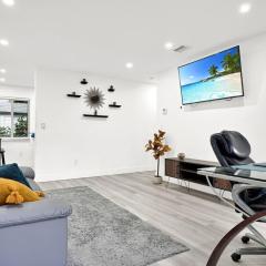 Koze 2 Bedroom Duplex Home with King & Queen Beds, Near Everything Trendy