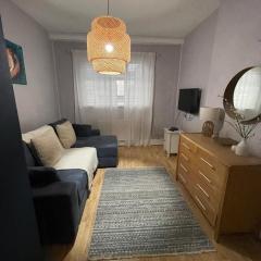 Comfy Cardiff Bay Budget Stay with Small Garden 15 mins Walk to Cardiff Bay