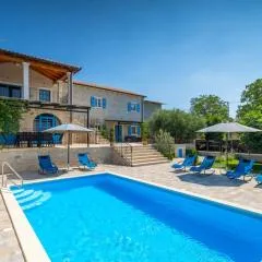 Beautiful villa Dussich with pool near Oprtalj