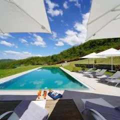 Villa Podere Gaia 16 Pax by VILLASRETREATS