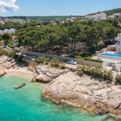 La Villa - BEACHFRONT - INFINITY POOL - NEW