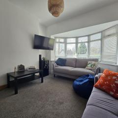 Spacious 8BR, Close to Peak District, Sleeps 9