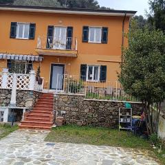 La Graziosa casa indipendente 3 camere letto parcheggio rifiniture comfort zona Lerici Guercio