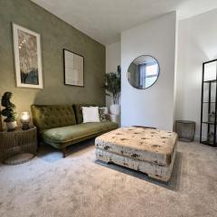 Central Home in Portsmouth Sleeps 10