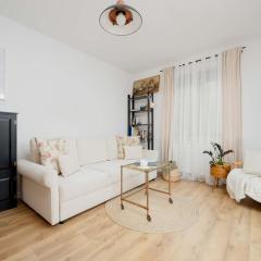 Apartment with Parking and Garden near the PGE Stadium in Warsaw by Noclegi Renters
