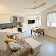 Central Gem, Walk to the Beach, Private Parking