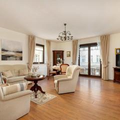 Family Apartment with Parking in the Centre by Noclegi Renters