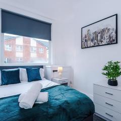 FREE Parking, Stoke, Sleeps up to 10, 4 bedrooms